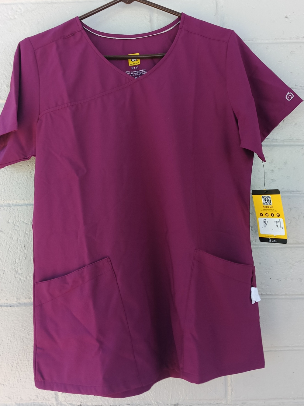 Wonder Wink Women’s VNeck Short Sleeve Medical Scrub Top Burgundy Maroon Pockets